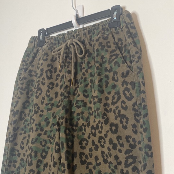 Pam & Gela Jaguar Leopard Jogger Pants Size Small - Picture 7 of 15